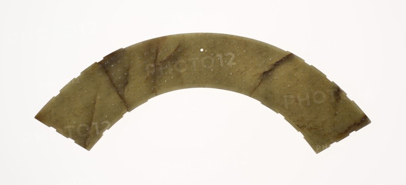 Arc-shaped pendant (huang), Eastern Zhou dynasty period, c. 4th century B.C., China, Jade, 26.9 × 4.4 × 0.6 cm (10 5/8 × 1 3/4 × 1/4 in.)
