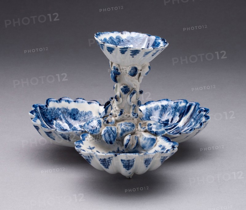 Sweetmeat Dish, 1750/60, Bow Porcelain Factory, London, England, 1744-1775, Bow, Soft-paste porcelain, underglaze blue decoration, 13.3 × 17 cm (5 1/4 × 6 3/4 in.)