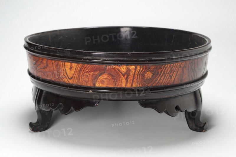Ritual Wash Basin, 16th century, Japan, Black lacquer and zelkova wood (keyaki), 18.4 × 41 cm (7 1/4 × 16 1/8 in.)