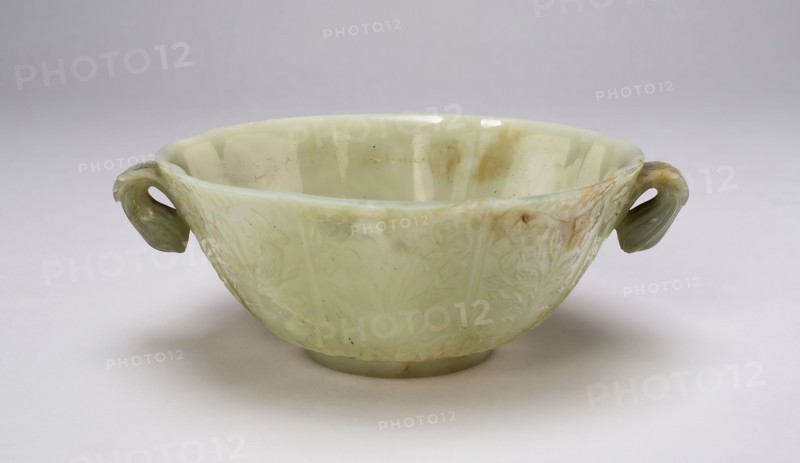 Lobed Lotus-Petal Bowl with Foliate Handles, Mughal period, 18th century, India, India, Jade, 6.3 × 17.6 × 14.8 cm (2 1/2 × 6 7/8 × 5 7/8 in.)