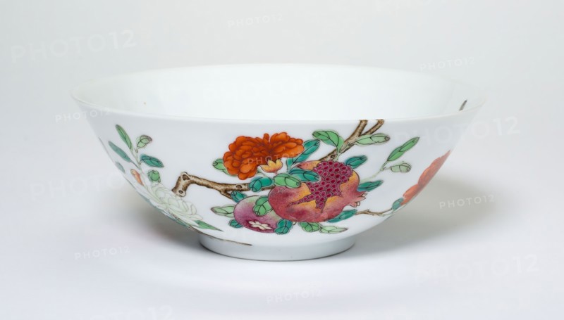 Bowl with Fruiting and Flowering Pomegranate Sprays, Qing dynasty (1644–1911), Qianlong reign mark and period (1736–1795), China, Porcelain painted in overglaze enamels, H. 5.2 cm (2 1/16 in.), diam. 13.6 cm (5 3/8 in.)