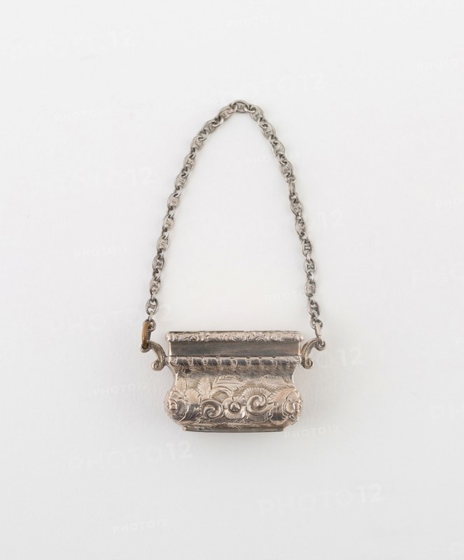 Purse-Shaped Vinaigrette with View of Windsor Castle, 1843/44, Marked JT, Birmingham, England, Birmingham, Silver, 3.2 × 1.3 cm (1 1/4 × 1/2 in.)