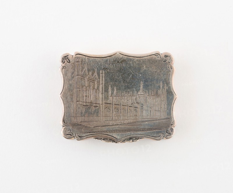 Vinaigrette with View of Kings College, Cambridge, 1845/46, Nathaniel Mills, Birmingham, England, Birmingham, Silver and silver gilt, 4.1 × 3.2 cm (1 5/8 × 1 1/4 in.)