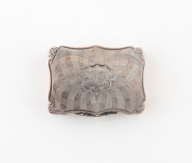 Vinaigrette, c. 1845/55, Nathaniel Mills, Birmingham, England, Birmingham, Silver and silver gilt, 3.5 × 2.5 cm (1 3/8 × 1 in.)
