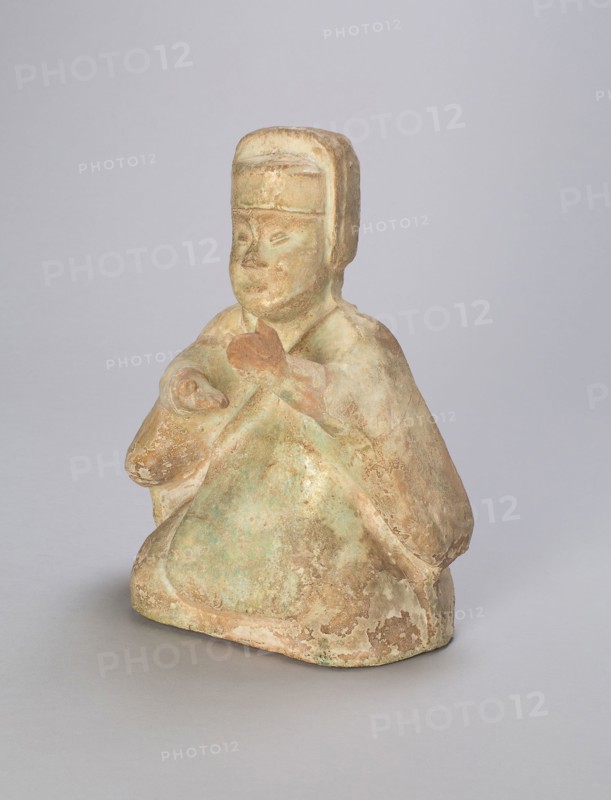 Board Game Player, Eastern Han dynasty (A.D. 25–220), China, Earthenware with green lead glaze, 20.1 × 15.0 × 9.0 cm (7 15/16 × 5 15/16 × 3 9/16 in.)