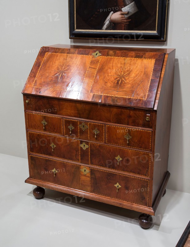 Desk, 1700/35, American, 18th century, Boston, Boston, Walnut, walnut veneer, and white pine, 110.5 × 91.4 × 51.4 cm (43 1/2 × 36 1/4 × 20 1/4 in.)