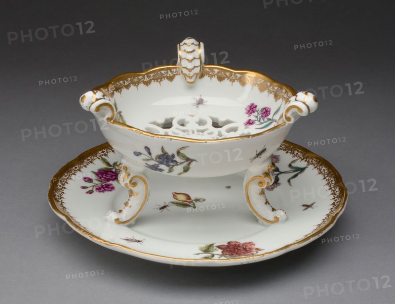 Chafing Dish or Plate Warmer, 1737/40, Meissen Porcelain Manufactory, German, founded 1710, Meissen, Hard-paste porcelain, polychrome enamels, and gilding, H. (overall): 10.8 cm (4 1/4 in.), diam. (stand): 20.8 cm (8 3/16 in.)