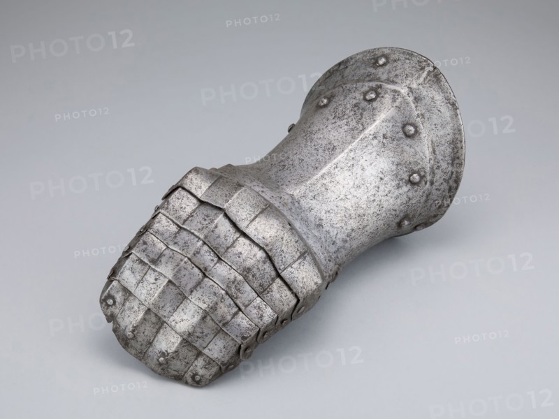 Mitten Gauntlet for the Left Hand, c. 1510/20, Italian, Italy, Steel and textile, L. 29.2 cm (11 1/2 in.)