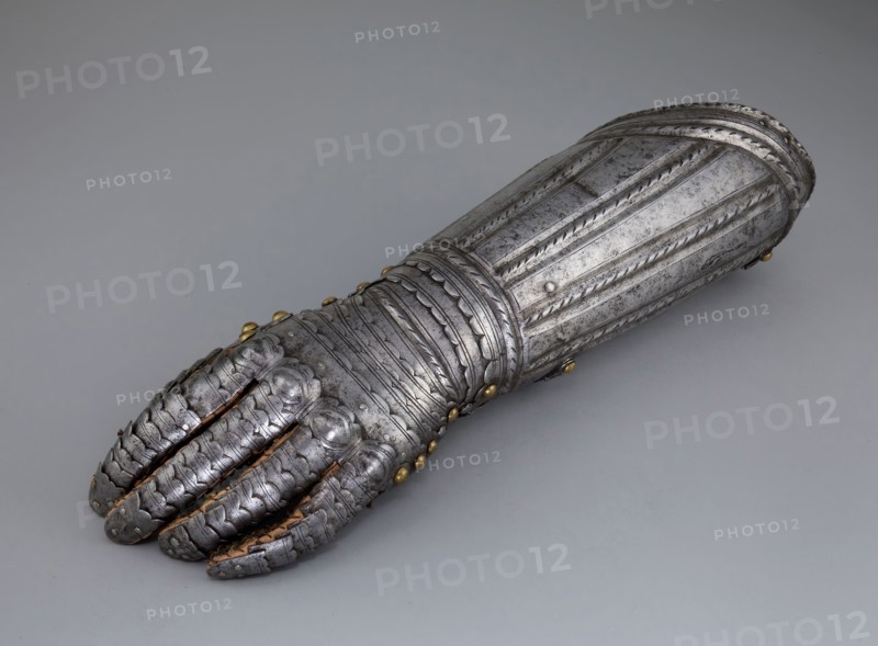 Parrying Gauntlet, 1550/1575, Italian, Italy, Steel, iron, linen textile, and leather, L. 44.5 cm (17 1/2 in.)