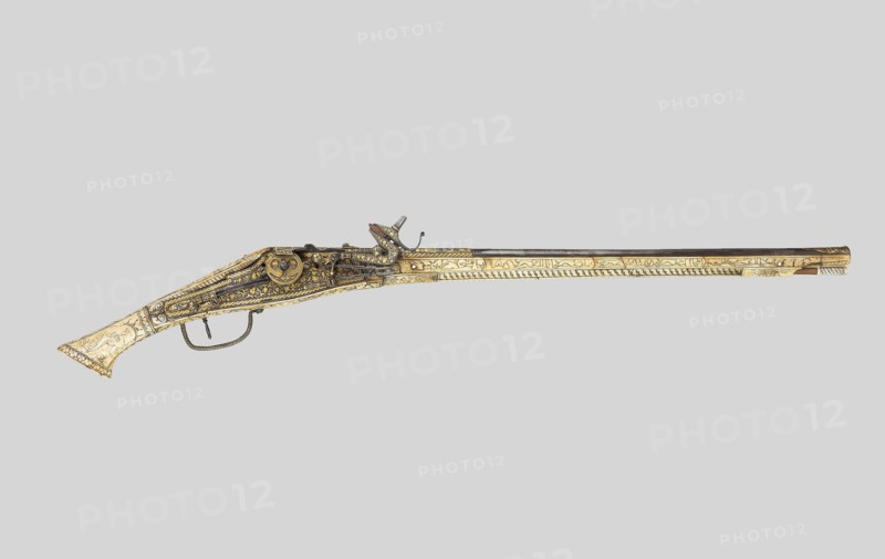 Wheellock Pistol, c. 1570/88, Spanish, possibly German, Germany, Wood, staghorn, steel, and gold, Overall L.: 88.9 cm (35 in.)