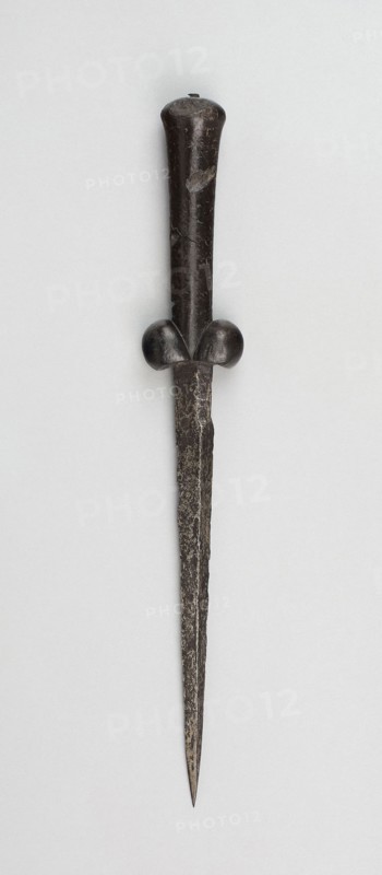 Ballock Dagger, c. 1500, North European, possibly Flemish, Northern Europe, Ivy root and steel, L. 33 cm (13 in.)
