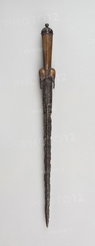 Ballock Dagger, c. 1500, North European, possibly Flemish, Northern Europe, Ivy root and bone, L. 47 cm (18 1/2 in.)