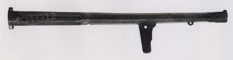 Wall Gun (Hakenbüchse) with Stock and Stand, early 16th century, European, possibly German, Europe, Bronze, Length overall of cannon: 39 1/16 in. (99.3 cm)