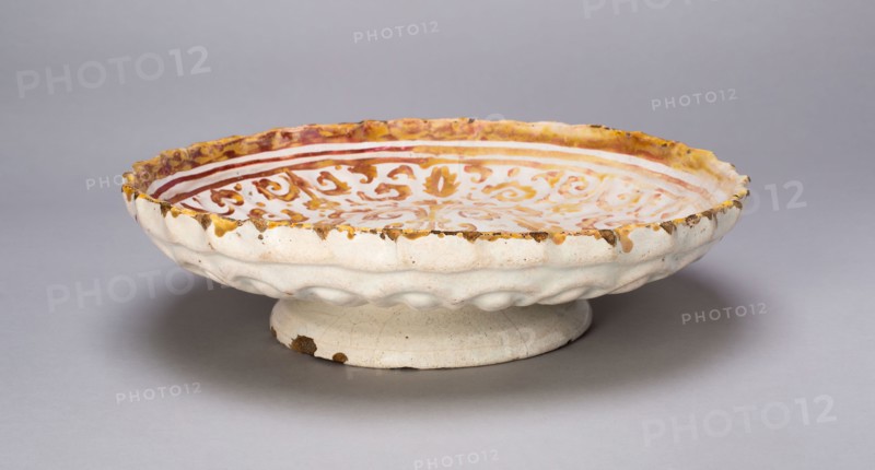 Plate, c.1500/50, Italy, Umbria, Gubbio, Majolica, ceramic, with "golden" lustre glaze, overall design in "golden" lustre, 24.5 cmn mnjm