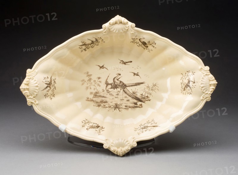 Bowl, c. 1780, England, Staffordshire, Staffordshire, Lead-glazed earthenware (creamware), transfer-printed, 8.3 x 29 x 40.3 cm (3 1/4 x 11 3/8 x 15 7/8 in.)