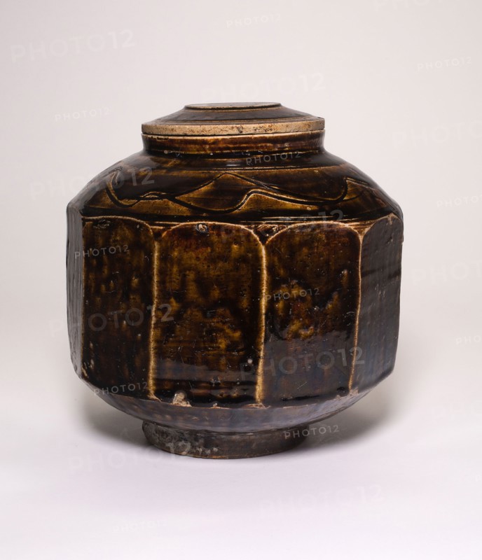 Faceted and Covered Jar, Joseon dynasty (1392–1910), 19th century, Korea, Korea, Stoneware with iron brown glaze, H. 22 cm (8 5/8 in.), diam. 22.5 cm (8 7/8 in.)