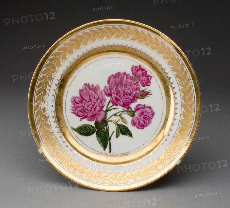 Dessert Plate, 1826, Prince Iusupov Porcelain Factory, Russian, 1814-1831, Moscow, Hard-paste porcelain, polychrome enamels, and gilding, 3.2 x 23.2 cm (1 1/4 x 9 1/8 in.)