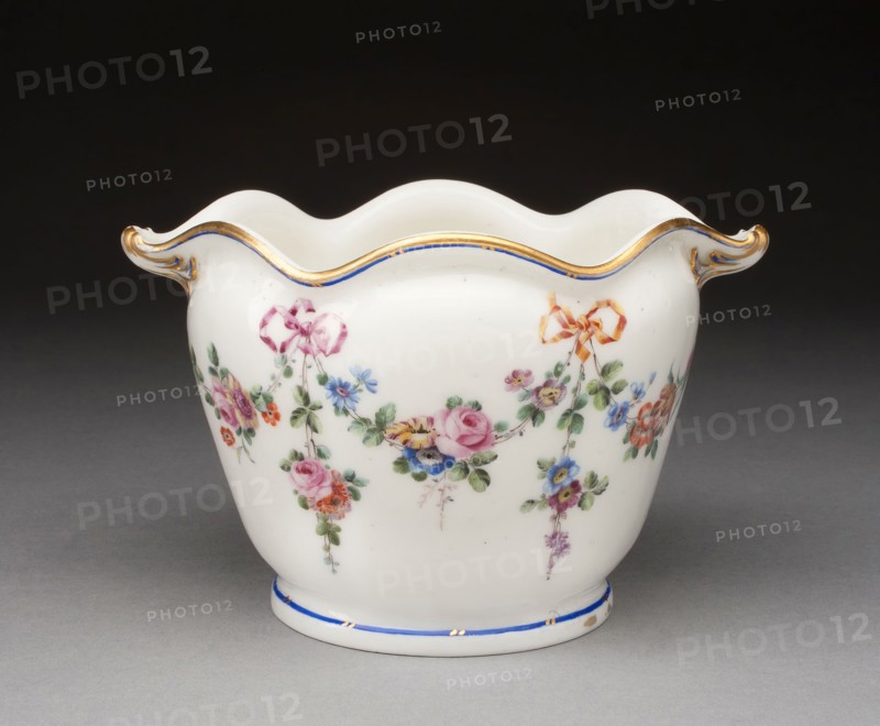 Wineglass Cooler, 1758, Sèvres Porcelain Manufactory, French, founded 1740, Painter: Pierre-Antoine Méreaud, French, active 1754-91, Sèvres, Soft-paste porcelain, polychrome enamels, and gilding, 10.6 x 16.4 x 12.7 cm (4 3/16 x 6 7/16 x 5 in.)