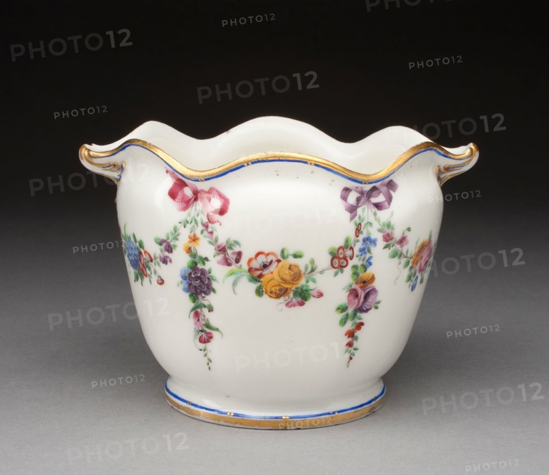Wineglass Cooler, 1758, Sèvres Porcelain Manufactory, French, founded 1740, Painted by Antoine-Toussaint Cornailles, French, active 1755-1800, Sèvres, Soft-paste porcelain, polychrome enamels, and gilding, 10.6 x 15.5 x 12.7 cm (4 3/16 x 6 1/8 x 5 in.)