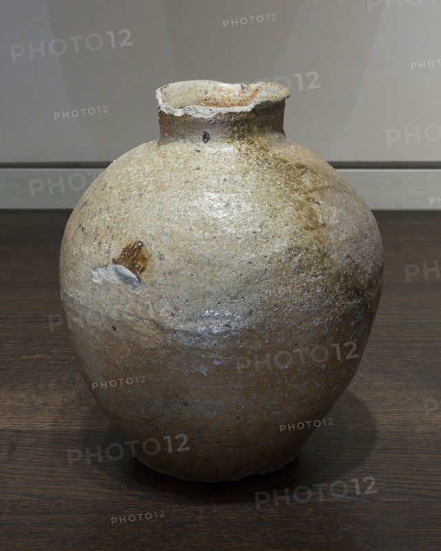 Shigaraki-Ware Jar, 15th century, Japan, Stoneware with ash glaze, H. 36 cm, diam. 31 cm