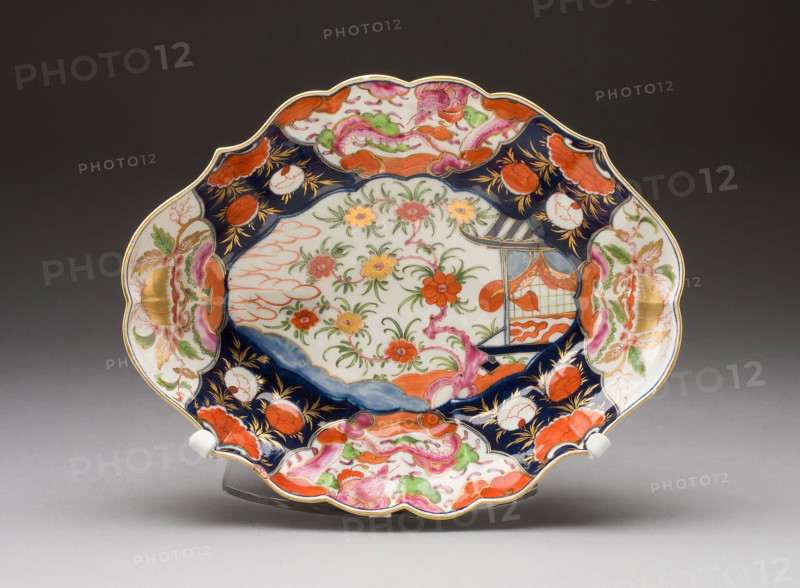 Dish, c. 1770, Worcester Porcelain Factory, Worcester, England, founded 1751, Worcester, Soft-paste porcelain, polychrome enamels and gilding, 6.5 x 31.5 x 25.5 cm (2 1/2 x 12 3/8 x 10 in.)