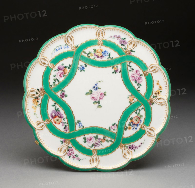 Footed Tray, 1757, Sèvres Porcelain Manufactory, French, founded 1740, Sèvres, Soft-paste porcelain, green ground, polychrome enamels, and gilding, Diam. 23 cm (9 in.)