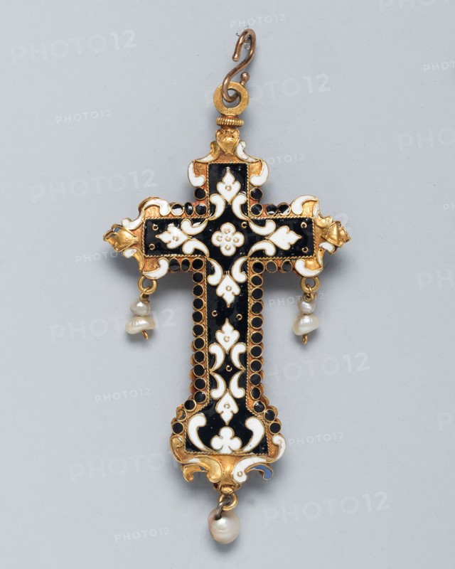 Pendant Cross, 17th century, Spanish, Spain, Gold, enamel, rock crystal, and pearls, 7.3 × 3.7 cm (2 3/4 × 1 7/16 in.)