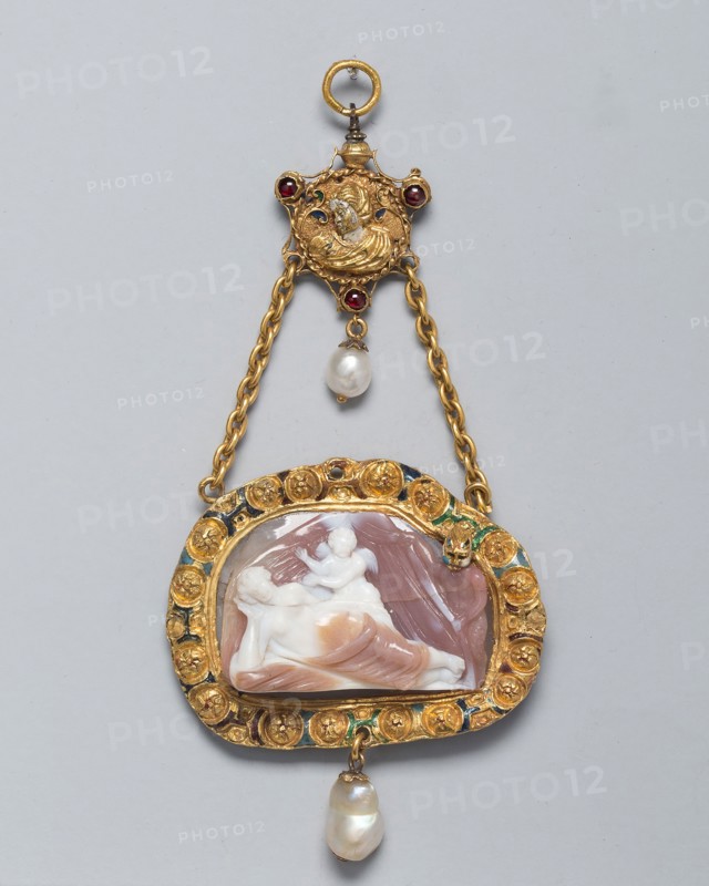 Cameo of Venus and Cupid, Probably a Hat Badge Mounted as a Pendant, 1575-1600, Italian, Northern Italy, Gold, chalcedony, enamel, pearls, and glass, 10.8 × 4.9 cm (4 1/4 × 1 15/16 in.)