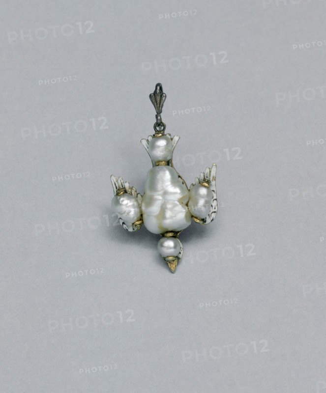 Pendant Shaped as a Dove, 17th century, French or Flemish, France, Baroque pearls, gold, and enamel, 3.5 × 2 cm (1 3/8 × 13/16 in.)