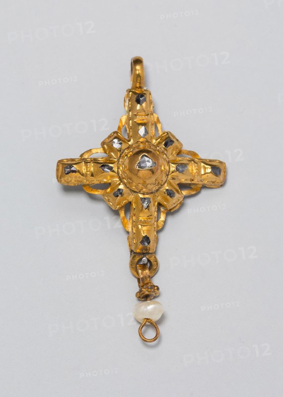 Cross, 1625-1675, European, Europe, Gold, enamel, diamonds, and pearl, 5.5 × 3 cm (2 1/4 × 1 3/16 in.)