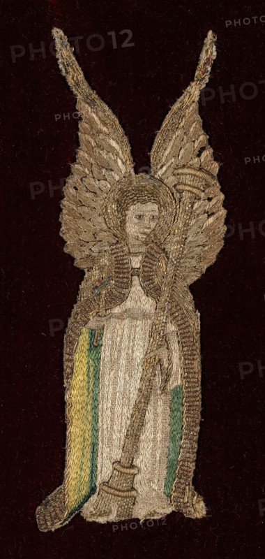 Fragment, 15th century, England, France,or Italy, England, Linen, plain weave, embroidered with silk and gilt-metal-strip-wrapped silk in overcast, satin, split, and twined double running stitches, laid work, couching, and padded couching, 21 × 7 cm (8 1/4 × 2 3/4 in.)