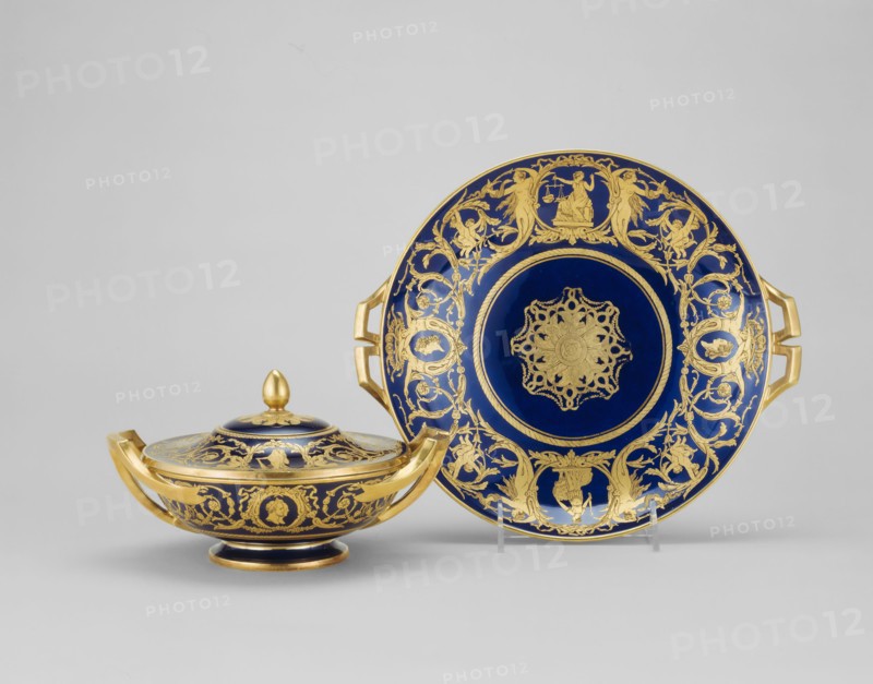 Covered Bowl and Stand (Ecuelle de la toilette), 1784, Sèvres Porcelain Manufactory, French, founded 1740, Painted by Nicolas-Pierre Pithou (French, active 1759/60-1767, 1769-1795, 1814-1818), Sèvres, Hard-paste porcelain, underglaze dark blue ground,  black enamel, and gilding, Bowl and cover: H. 11.5 cm (4 9/16 in.), Bowl: L. 20.4 cm (8 1/16 in.), Stand: diam. 27.5 cm (10 7/8 in.)