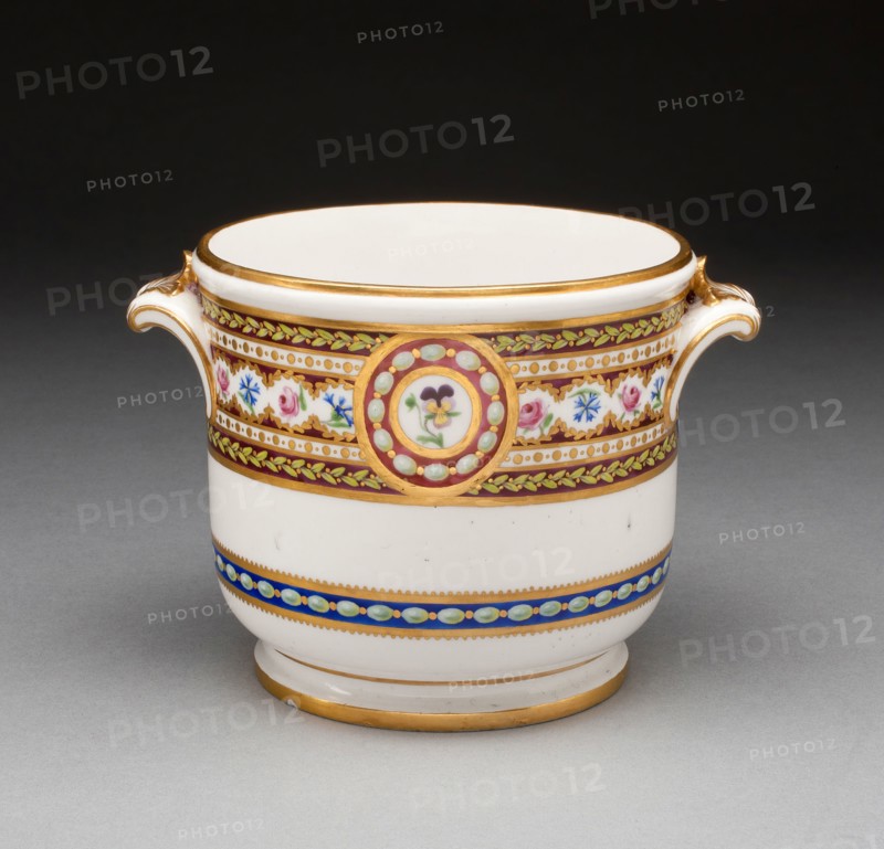 Wineglass Cooler, 1789, Sèvres Porcelain Manufactory, French, founded 1740, Sèvres, Soft-paste porcelain, polychrome enamels and gilding, 10.4 x 11.9 cm (4 1/8 x 4 11/16 in.)