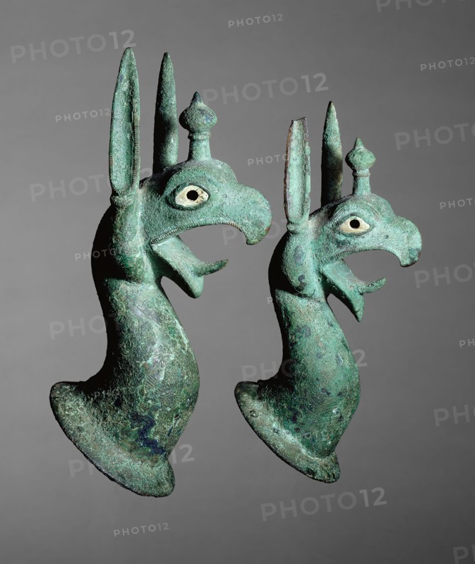 Pair of Protomes Depicting the Forepart of a Griffin, 625/575 BC, Greek, probably Samos, Samos, Bronze with bone or ivory inlay, 1: 20.3 × 7.6 × 7.6 cm (8 × 3 × 3 in.), 2: 21.6 × 8.3 × 7 cm (8 1/2 × 3 1/4 × 2 3/4 in.)