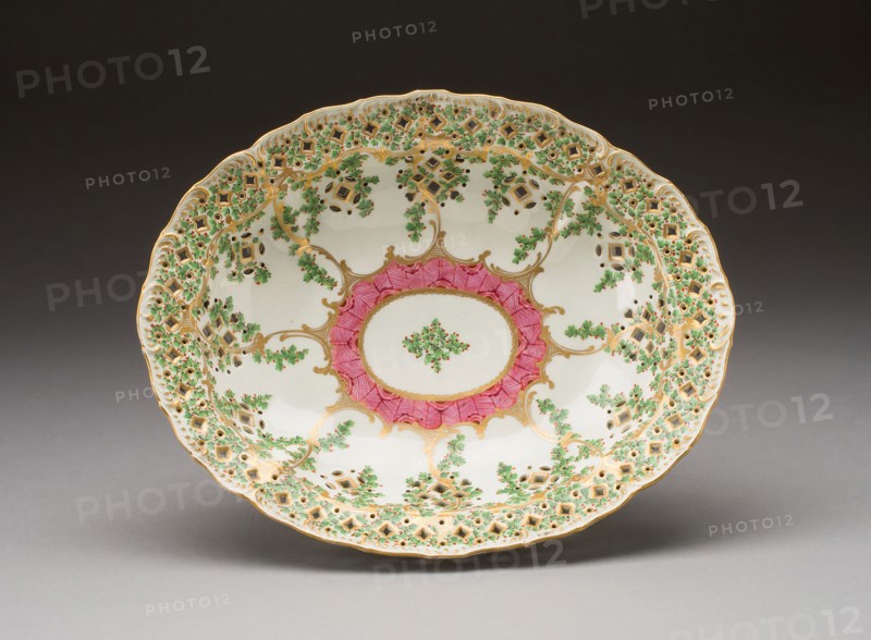 Pierced Dish, c. 1775, Worcester Porcelain Factory, Worcester, England, founded 1751, Worcester, Soft-paste porcelain, polychrome enamels and gilding, 9 x 29.8 x 24.8 cm (3 1/2 x 11 3/4 x 9 3/4 in.)