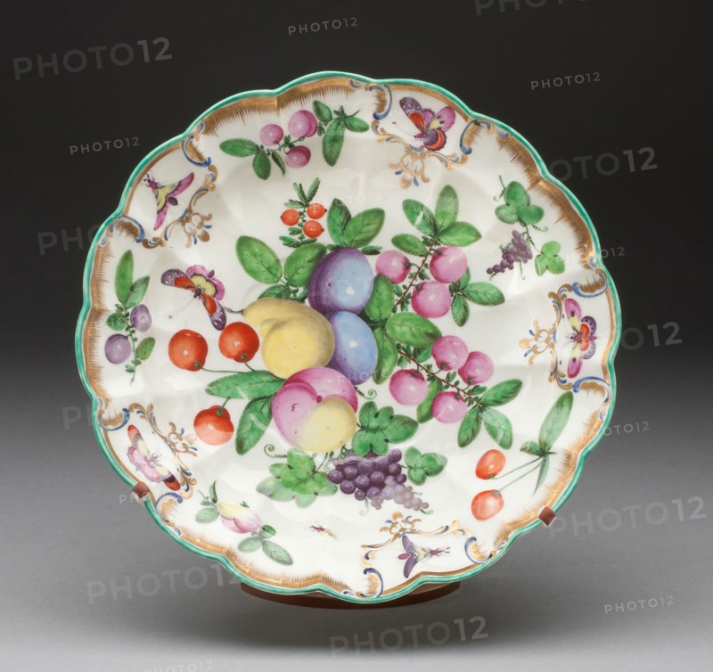 Dish, 1770/75, Worcester Porcelain Factory, Worcester, England, founded 1751, Worcester, Soft-paste porcelain, polychrome enamels and gilding, Diam. 24.8 cm (9 3/4 in.)