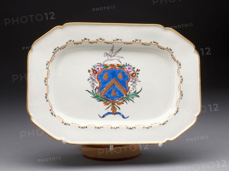 Platter, c. 1780, Worcester Porcelain Factory, Worcester, England, founded 1751, Worcester, Soft-paste porcelain, polychrome enamels and gilding, 29.9 x 21.3 cm (11 3/4 x 8 3/8 in.)