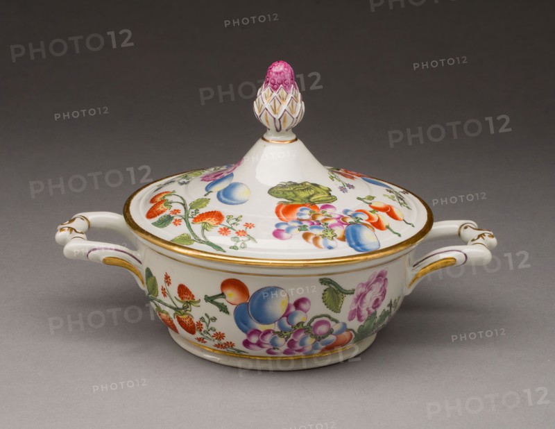 Covered Bowl, c. 1735, Du Paquier Porcelain Manufactory, Austrian, 1718-1744, Vienna, Hard-paste porcelain, polychrome enamels, and gilding, 12.7 × 21 cm (5 × 8 1/4 in.)