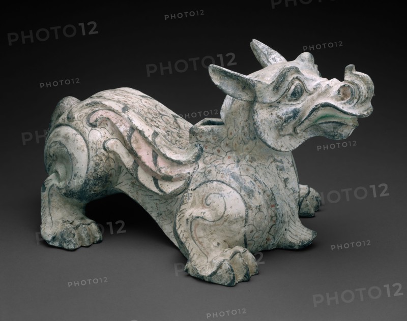 Winged Beast (Tomb Figure), Western Han dynasty (206 B.C.–9 A.D.), China, Gray earthenware, slip-coated with polychrome pigments, 22.2 × 43.8 cm (14 7/8 × 27 1/2 in.)