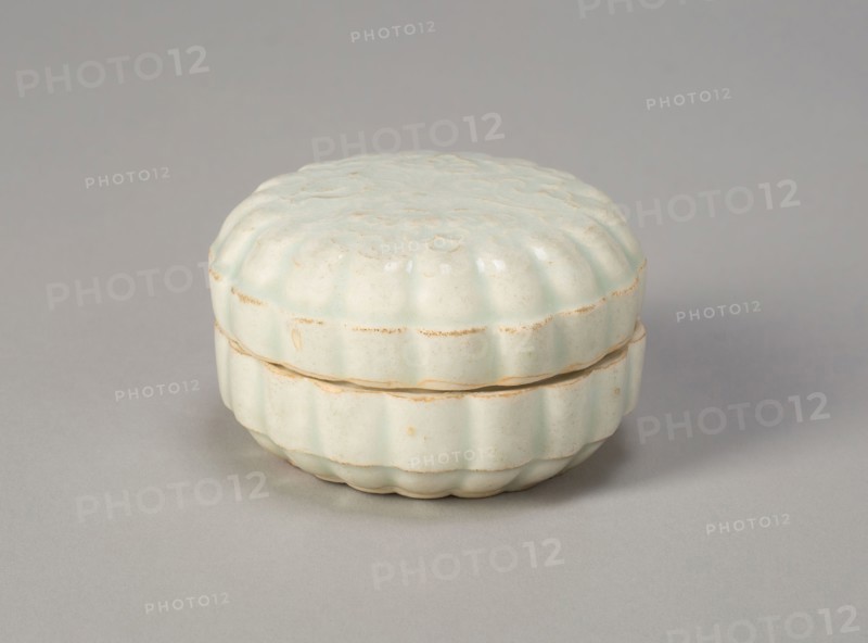 Covered Foliate Box with Stylized Flowers, Southern Song dynasty (1127–1279), 12th/13th century, China, Qingbai ware, porcelain with underglaze mold-impressed decoration, H. 4.4 cm (1 3/4 in.), diam. 7.2 cm (2 13/16 in.)