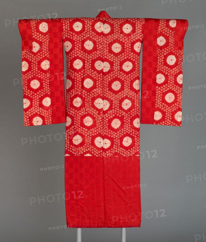 Dônuki, 1883/1900, Meiji period (1868–1912), Japan, upper portion: silk, plain weave, tie-dyed (shibori), lower portion: silk, satin weave, self-patterned by areas of plain weave, lined with silk, plain weave, silk, padding, 152 x 114.7 cm (59 7/8 x 45 1/4 in.)