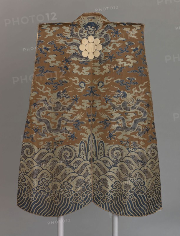 Jinbaori (Surcoat), Edo period (1615–1868), c. 1750, Japan, Silk, warp-float faced 2:1 'Z' twill weave with weft-float faced 1:2 'S' twill interlacings of secondary binding warps and supplementary patterning wefts with painted details, mon: wool, plain weave, fulled, lined with: silk and metal-foil-over-lacquered-paper strips, warp-float-faced 4:1 satin with supplementary brocading wefts bound by main warps in weft-float-faced 1:4 satin interlacings, edged with silk and gilt-silver-over-lacquered-paper strips, 4:1 'Z' twill weave with supplementary patterning warps and wefts, kikkô: silk and silvered-metal strips, plain weave with supplentary patterning wefts, embroidered with silk and gold-leaf-over-lacquered-paper-strip-wrapped silk in laid work and couching, edged with silk, plain weave with supplementary patterning warps and silk and gold-leaf-over-lacquered-paper strip, satin or twill weave with weft-float faced 1:2 twill interlacings of secondary binding warps and supplementary p...