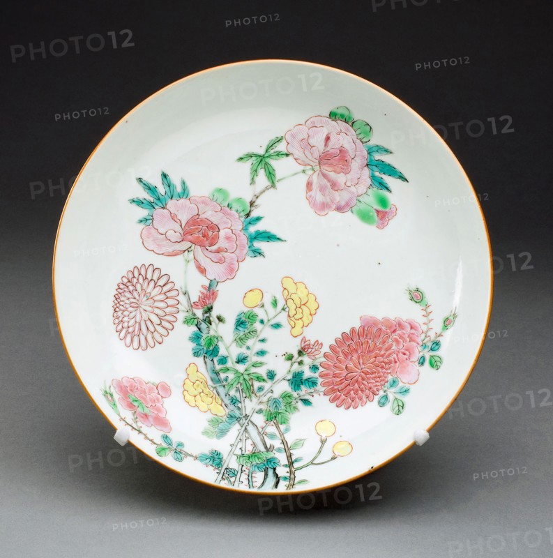 Dish, c. 1725, Qing dynasty (1644–1911), Yongzhen period (1723–1735), China, Hard-paste porcelain and polychrome enamels, Diam. 21.6 cm (8 1/2 in.)