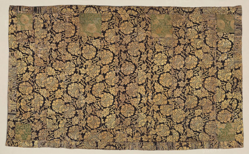 Kesa, 17th century, Edo period (1615–1868), Japan, Silk and gilt-paper strip, twill and satin weaves with secondary binding warps and supplementary patterning wefts, 99.2 x 165.1 cm (39 x 65 in.)