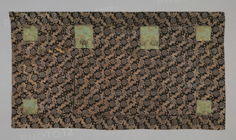 Kesa, late Edo period (1789–1868), 1800/44, Japan, Hiri, yô, jô, silk and gold-leaf-over-lacquered-paper-strip, warp-float faced 3:1 ‘Z’ twill weave with plain interlacings of secondary binding warps and supplementary patterning wefts, shiten and niten: silk and silver-leaf-over-lacquered-paper-strip, warp-float faced 4:1 satin weave with weft-float faced 1:2 ‘Z’ twill interlacings of secondary binding warps and supplementary patterning wefts, lining: silk, plain weave, 107 x 197.2 cm (42 1/8 x 77 5/8 in.)