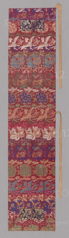Ôhi (Stole), late Edo period (1789–1868)/ Meiji period (1868–1912), 1850/90, Japan, Heri, yô, and jô: silk, cotton and gold-leaf-over-lacquered paper strip, twill weave with twill interlacings of secondary binding warps and supplementary patterning wefts;, 139 x 29. 8 cm (54 3/4 x 11 3/4 in.)