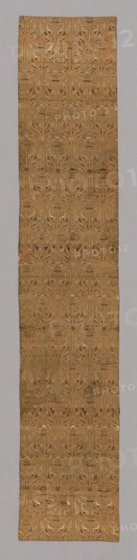 Ôhi (Stole), late Edo period (1789–1868), 1800/68, Japan, Silk, gold-leaf-over-lacquered-paper-strip, warp-float faced 4:1 satin weave with weft-float faced 1:2 ‘Z’ twill interlacings of secondary binding warps and supplementary patterning wefts, lining: silk, plain weave, 171.3 x 32.8 cm (67 1/2 x 12 7/8 in.)