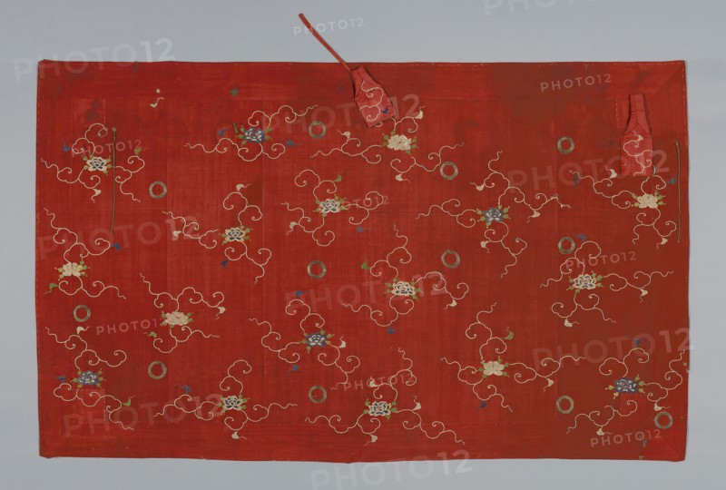 Kesa, late Edo period (1789–1868)/ Meiji period (1868–1912), 1850/70, Japan, Wool, plain weave, embroidered with silk and gold-leaf-on-lacquered-paper strip wrapped cotton in satin stitches, laidwork and couching, lining: silk, plain weave, 106.6 x 173.7 cm (42 x 68 3/8 in.)