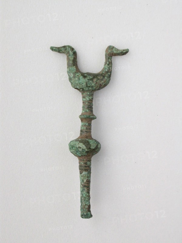 Double Birds on Knobbed Pole, Geometric Period (800–600 BC), Greek, Thessaly, Thessaly, Bronze, 5.8 × 2.7 × 1.0 cm (2 1/4 × 2 1/16 × 3/8 in.)
