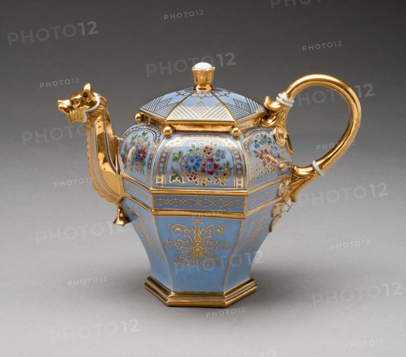 Teapot, 1832/35, Sèvres Porcelain Manufactory, French, founded 1740, Sèvres, Hard-paste porcelain with polychrome enamels and gilding, 13.7 x 17.8 x 8.9 cm (5 3/8 x 7 x 3 1/2 in.)